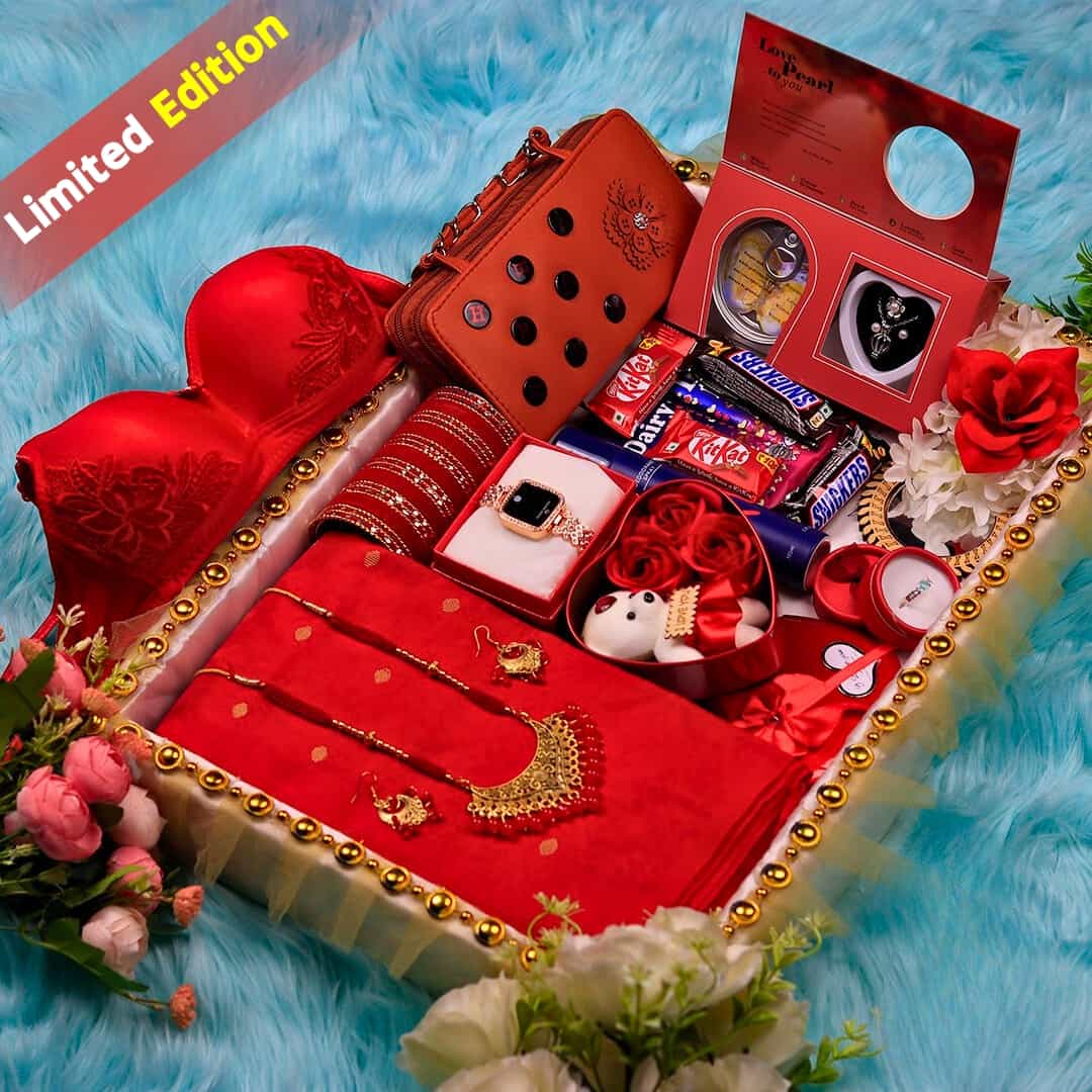 জামদানী লাল শাড়ী কম্ব